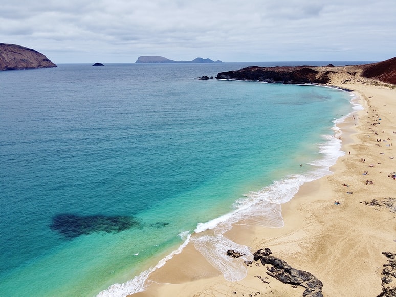 Las mejores playas de Lanzarote para llegar en barco