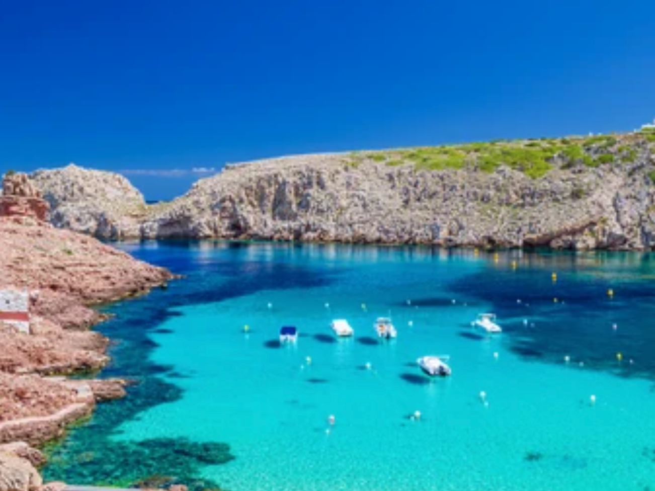 Vive un itinerario de un día por Menorca en barco