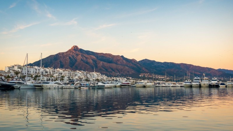Desde Marbella hasta Málaga, navega en barco durante un día por la Costa del Sol