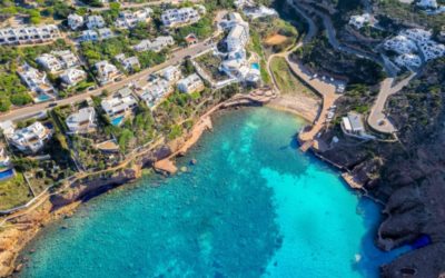 Playas y calas escondidas a las que puedes llegar en barco en Menorca