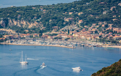 Por qué la Costa Azul es el destino perfecto para navegar en verano