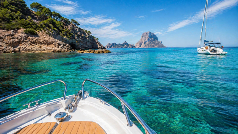 Actividades acuáticas en Ibiza: tu guía definitiva para la aventura en el mar