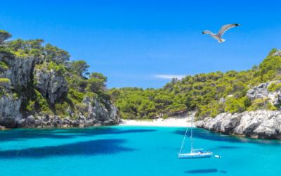 Primera vez alquilando un barco en Menorca: tu guía esencial para salir a navegar