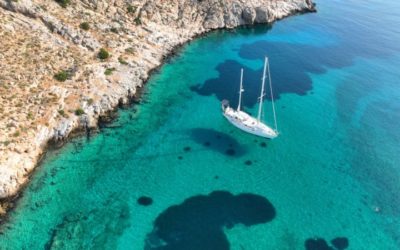 Por qué Mykonos es el destino perfecto para navegar en verano