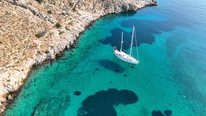 Por qué Mykonos es el destino perfecto para navegar en verano