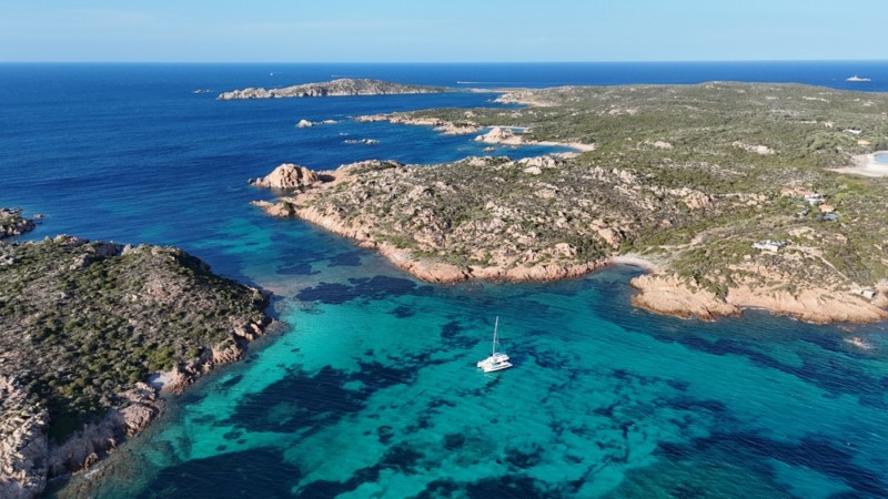 Playas y calas escondidas a las que puedes llegar en barco en Cerdeña