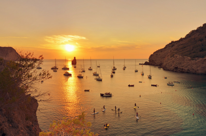 Playas y calas escondidas a las que puedes llegar en barco en Ibiza