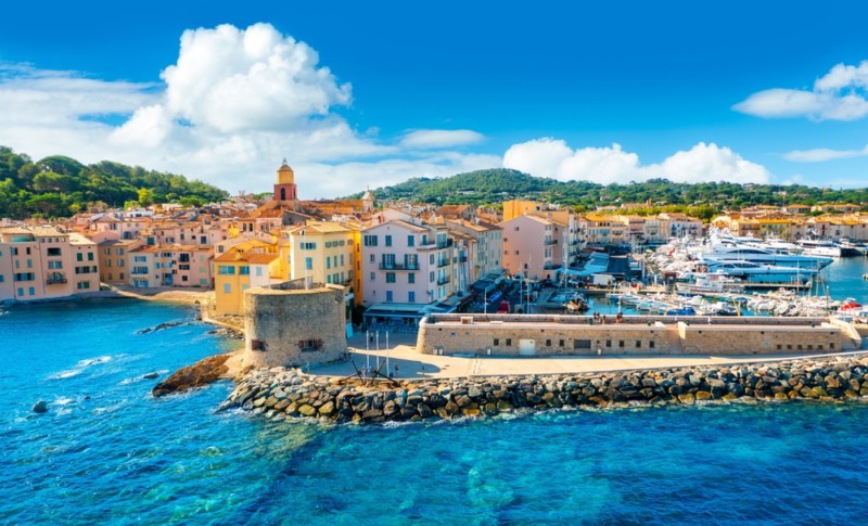 Por qué Saint-Tropez es el destino perfecto para navegar en verano